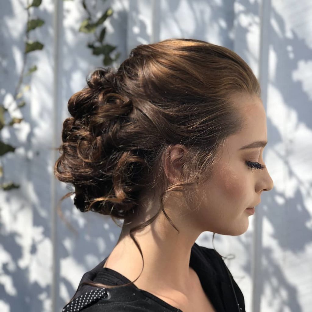 Ρομαντικά χτενίσματα για τις μαμάδες στη βάπτιση του παιδιού τους (pics)