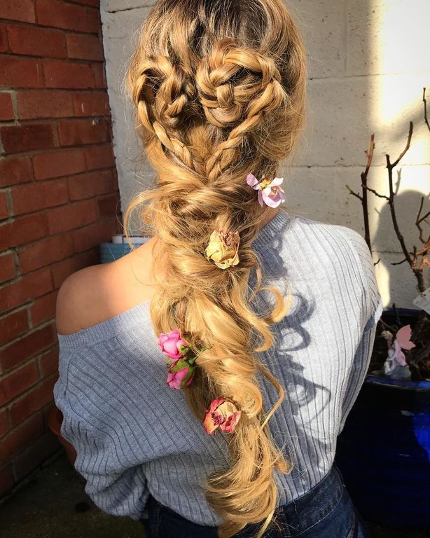 Ρομαντικά χτενίσματα για τις μαμάδες στη βάπτιση του παιδιού τους (pics)