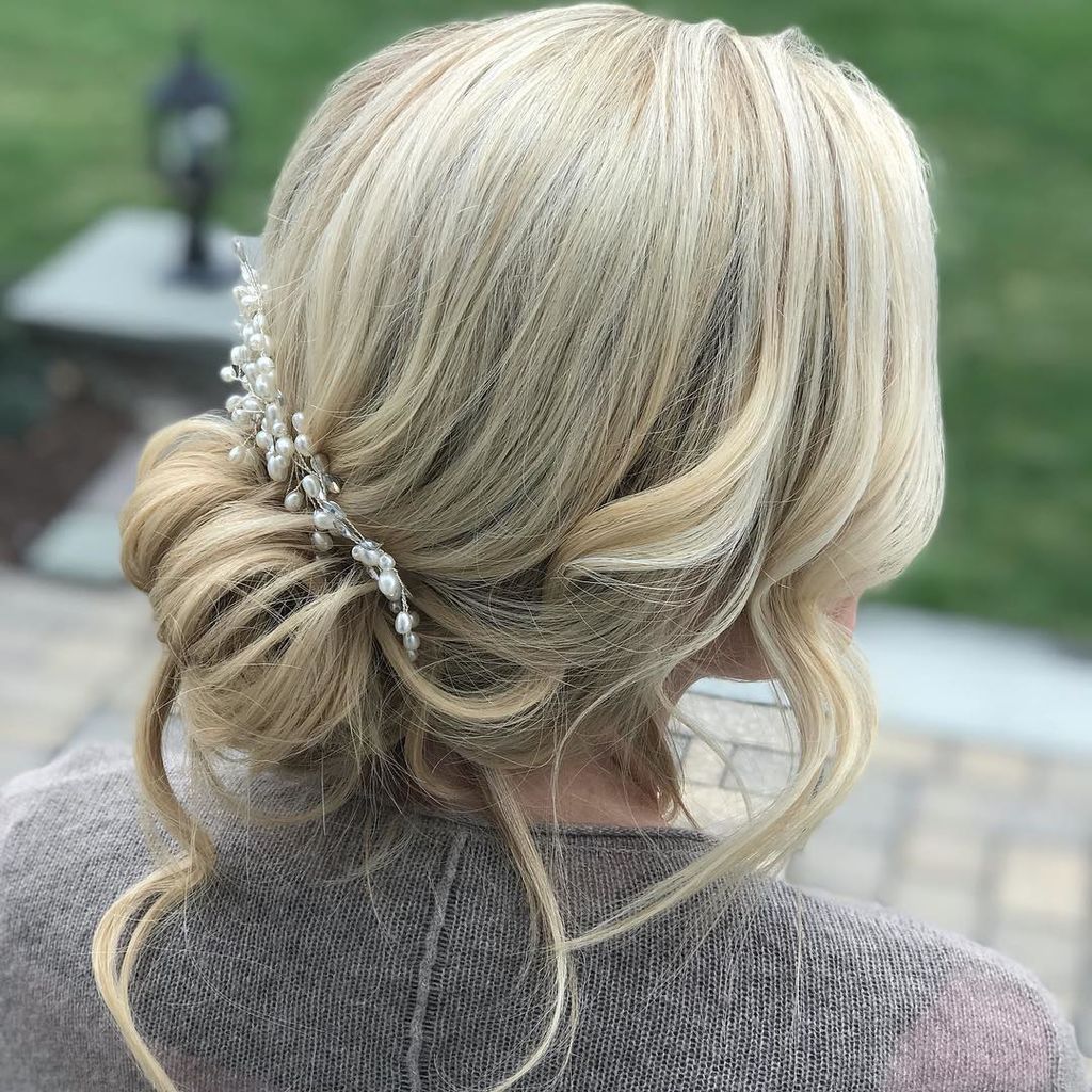 Ρομαντικά χτενίσματα για τις μαμάδες στη βάπτιση του παιδιού τους (pics)