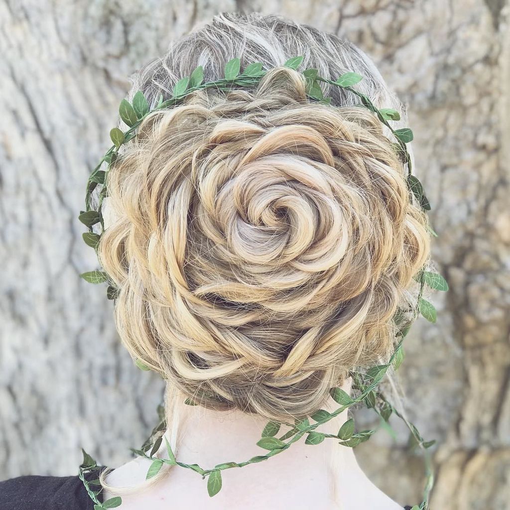 Ρομαντικά χτενίσματα για τις μαμάδες στη βάπτιση του παιδιού τους (pics)