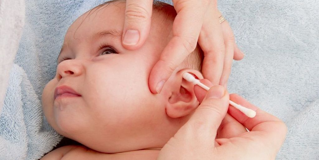 Πώς πρέπει να καθαρίζετε τα αυτάκια του μωρού σας 