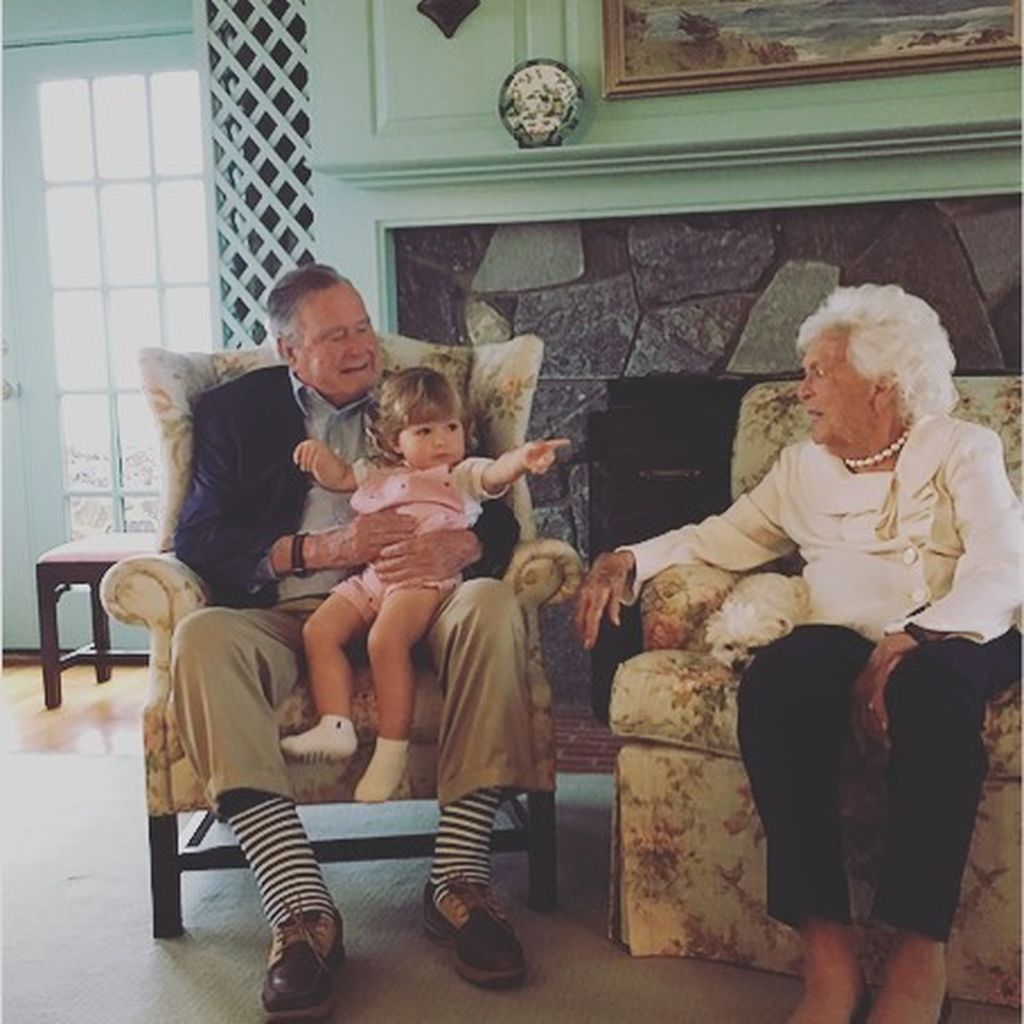 Η γνωστή σχεδιάστρια γέννησε το γιο της δύο μέρες μετά το θάνατο της γιαγιάς της