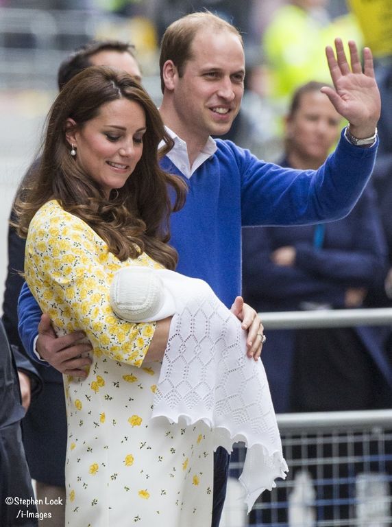 Kate Middleton: Οι τρεις έξοδοι της από το μαιευτήριο είναι ολόιδιες μεταξύ τους