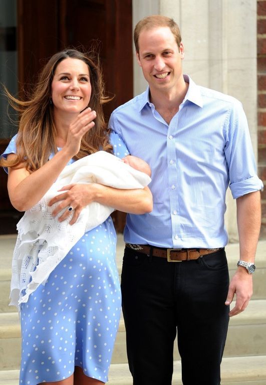 Kate Middleton: Οι τρεις έξοδοι της από το μαιευτήριο είναι ολόιδιες μεταξύ τους