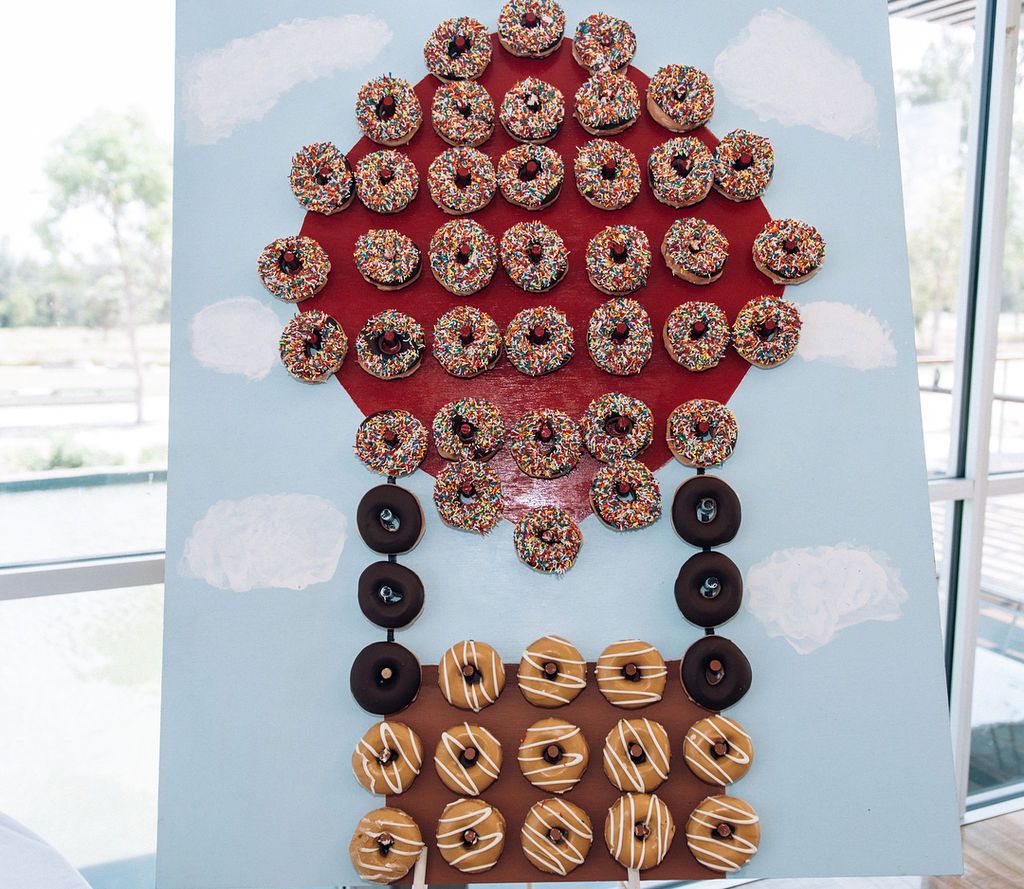 Donutwal: Ο τοίχος που κάνει θραύση στη διακόσμηση σε γάμους & βαπτίσεις (pics)