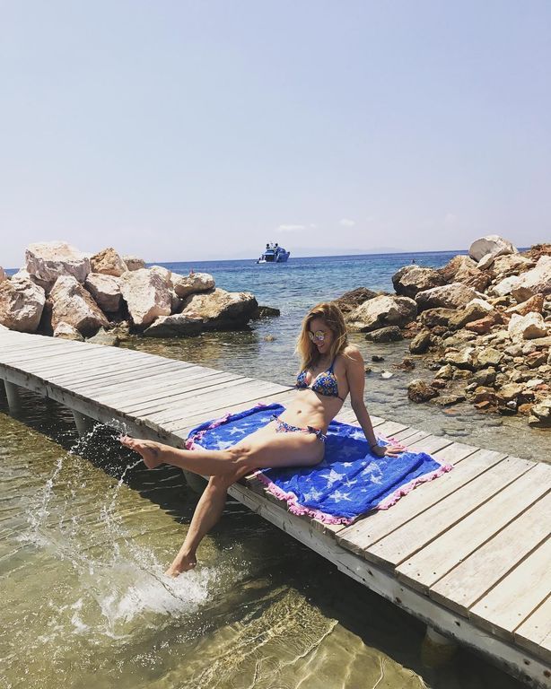 Ντορέττα Παπαδημητρίου: Έκανε το πρώτο της μπάνιο και η φωτό με μπικίνι τα «σπάει» στο Instagram