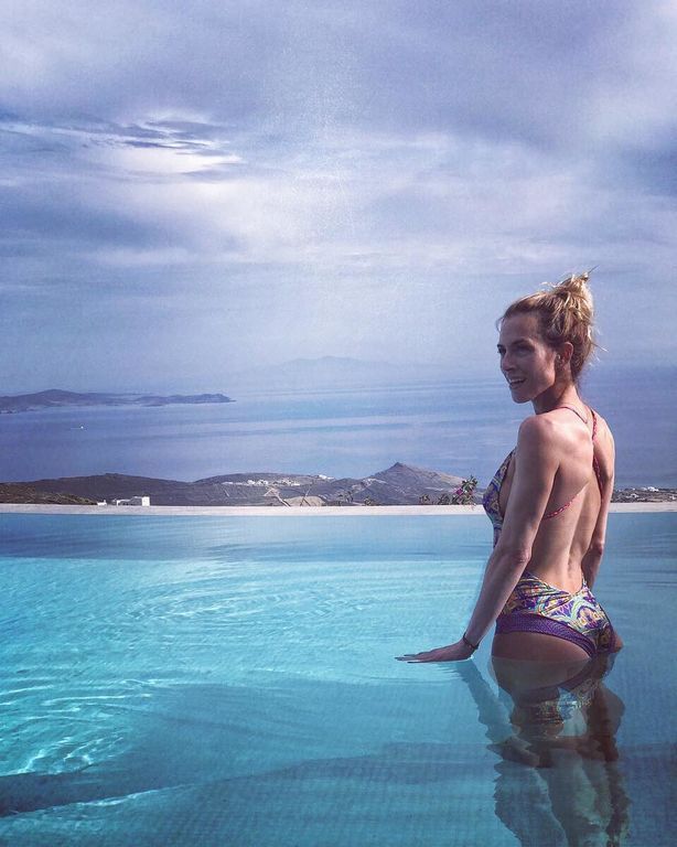 Ντορέττα Παπαδημητρίου: Έκανε το πρώτο της μπάνιο και η φωτό με μπικίνι τα «σπάει» στο Instagram