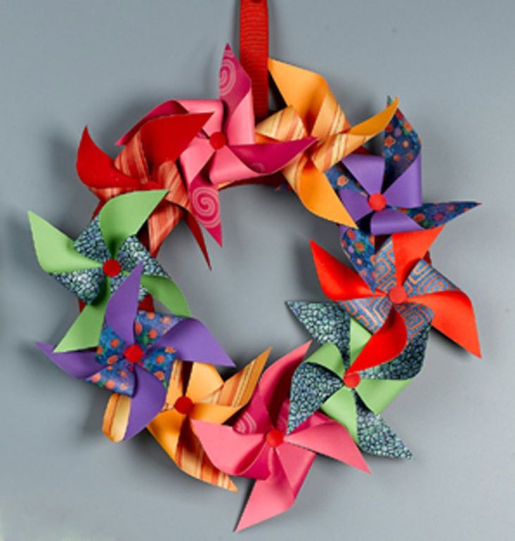 Στεφάνι απο χάρτινους και υφασμάτινους μύλους