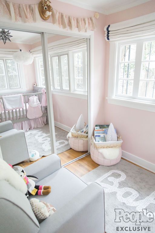 Υπέροχο βρεφικό κοριτσίστικο δωμάτιο: Κάντε το όπως η Christy Carlson Romano