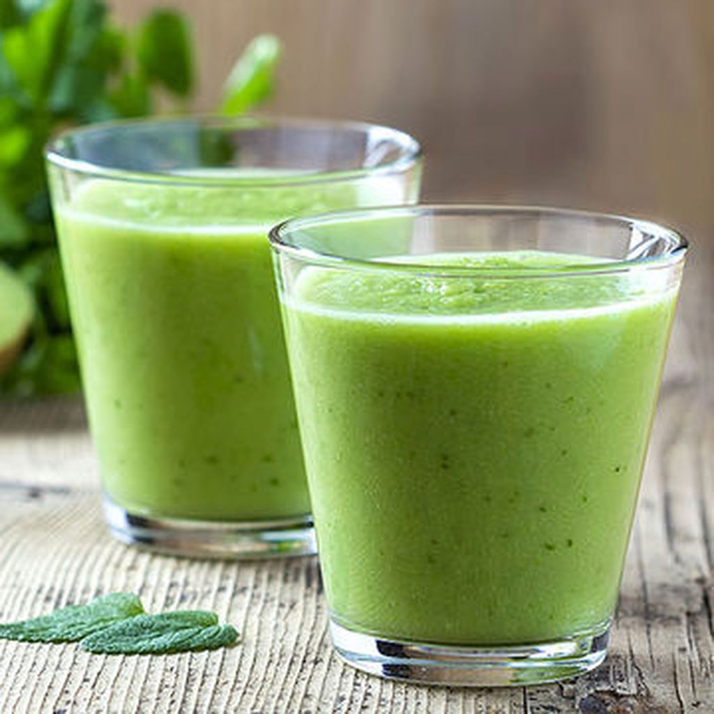 Smoothie με γιαούρτι, σπανάκι και γάλα αμυγδάλου