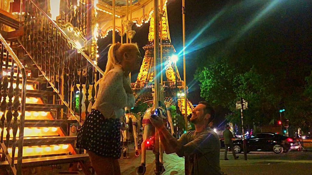 Αρραβώνας και ανακοίνωση εγκυμοσύνης μαζί για το διάσημο ζευγάρι