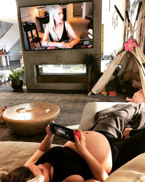 Είναι επίσημο! Η Chrissy Teigen γέννησε το δεύτερο παιδί της