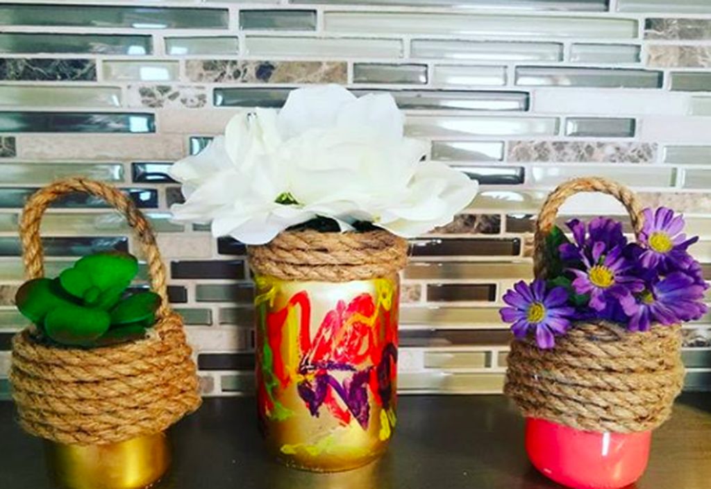 Είκοσι έξυπνες ιδέες για να αξιοποιήσετε τα άδεια βαζάκια από τις παιδικές τροφές