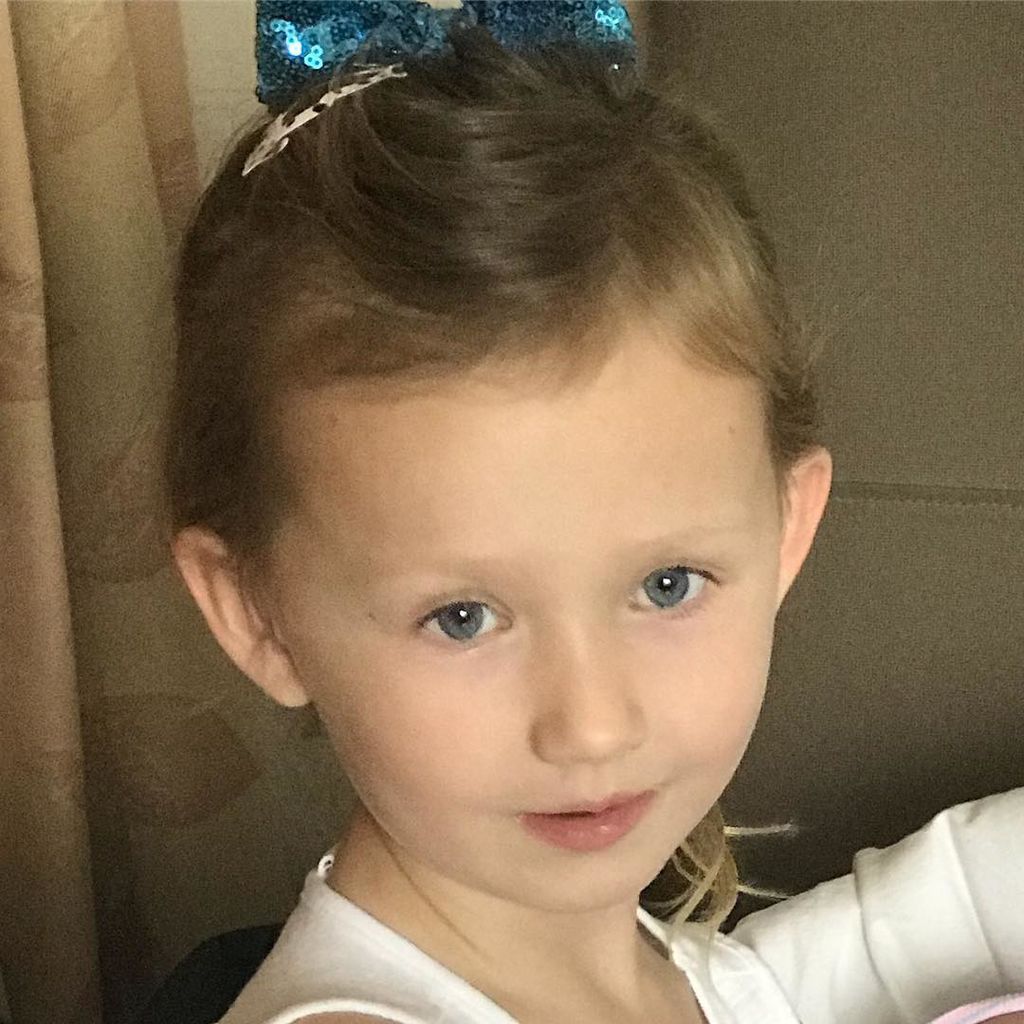 Hilaria και Alec Baldwin: Στο σπίτι με το μωρό και τα άλλα παιδιά τους (pics)