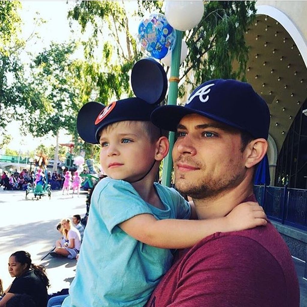 Οι Dilf της Disneyland είναι ο νέος λογαριασμός στο Instagram που θα αρχίσετε να ακολουθείτε (pics)