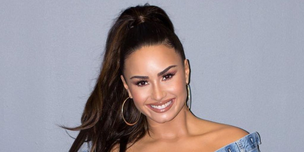 Demi Lovato
Το 2012 είχε παραδεχτεί ότι δεν είχε καμία επαφή με τον πατέρα της για χρόνια. Ο Patrick Lovato έφυγε έναν χρόνο αργότερα, από καρκίνο ενώ η αγαπημένη τραγουδίστρια αφιέρωσε σε εκείνον το τραγούδι της, «Father»