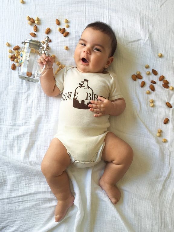 Μαμά φωτογραφίζει το μωρό της, στις πιο αστείες πόζες που έχουμε δει