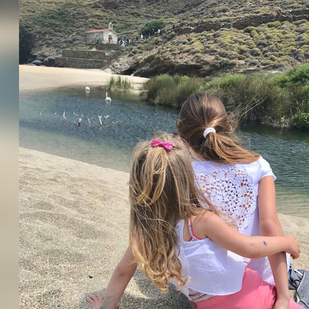 Ελένη Μενεγάκη: Οι δύο μικρότερες κόρες της ήταν ο, τι καλύτερο είδαμε το τριήμερο