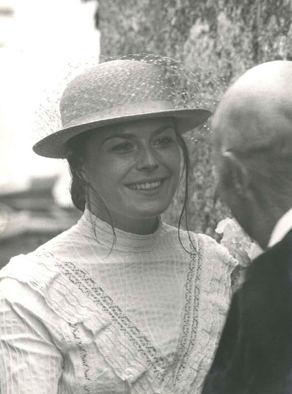 Φωτογραφήθηκε με το νυφικό που φόρεσε η μητέρα της πριν από 40 χρόνια και ιδού το αποτέλεσμα (pics)