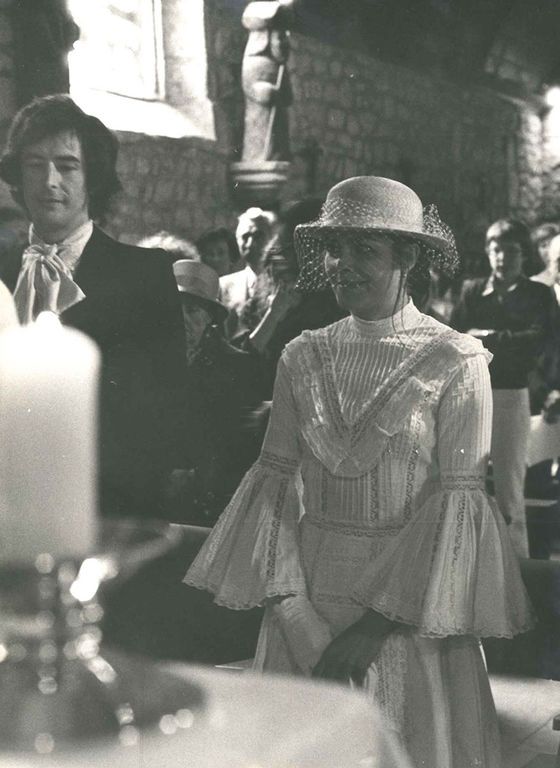 Φωτογραφήθηκε με το νυφικό που φόρεσε η μητέρα της πριν από 40 χρόνια και ιδού το αποτέλεσμα (pics)