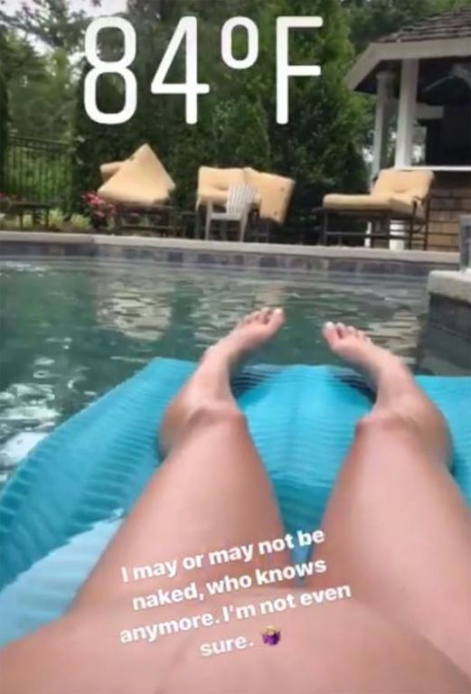 Ποζάρει με μαγιό στην 36η εβδομάδα της εγκυμοσύνης της και τρελαίνει το Instagram