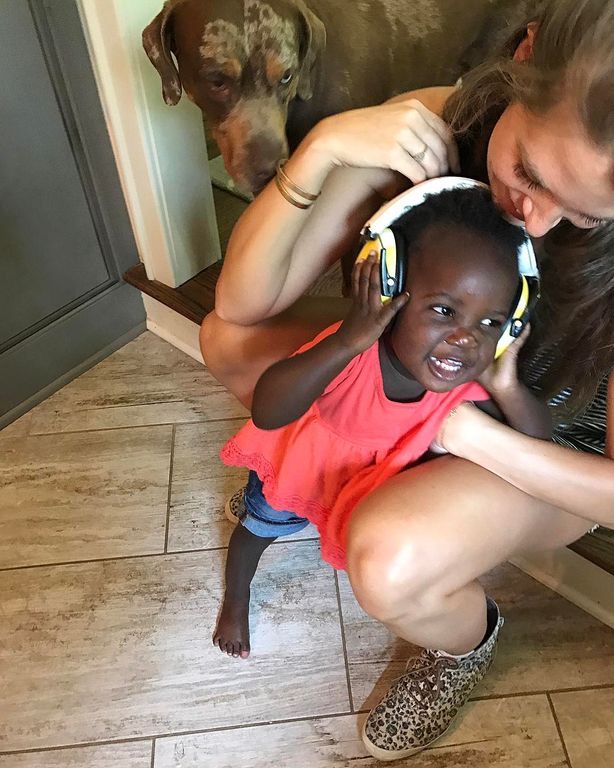 Το φωτογραφικό άλμπουμ την οικογένειας του γνωστού τραγουδιστή μας έκανε να λιώσουμε