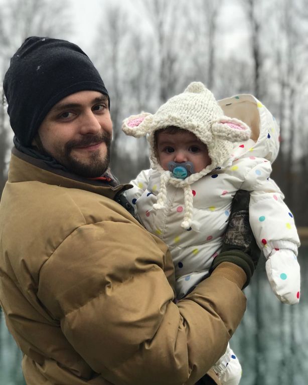 Το φωτογραφικό άλμπουμ την οικογένειας του γνωστού τραγουδιστή μας έκανε να λιώσουμε