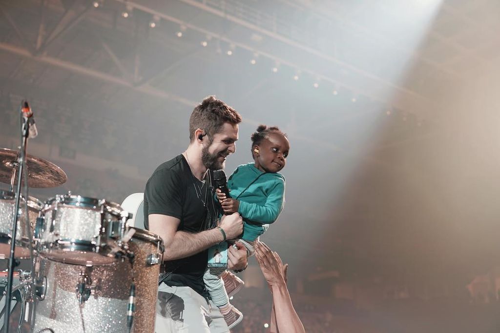 Το φωτογραφικό άλμπουμ την οικογένειας του γνωστού τραγουδιστή μας έκανε να λιώσουμε