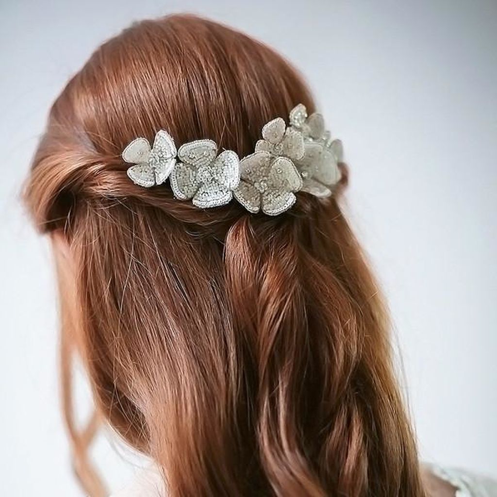 Τα καλύτερα αξεσουάρ μαλλιών για να κάνετε τη διαφορά αυτό το καλοκαίρι