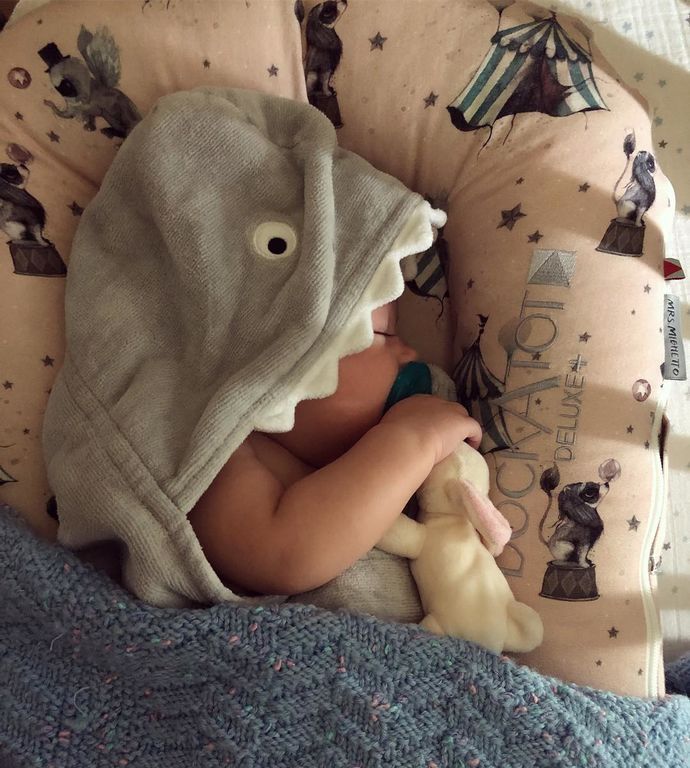 Φωτογραφίζει τον γιο της μετά το βραδινό του μπανάκι και λιώνει το Instagram