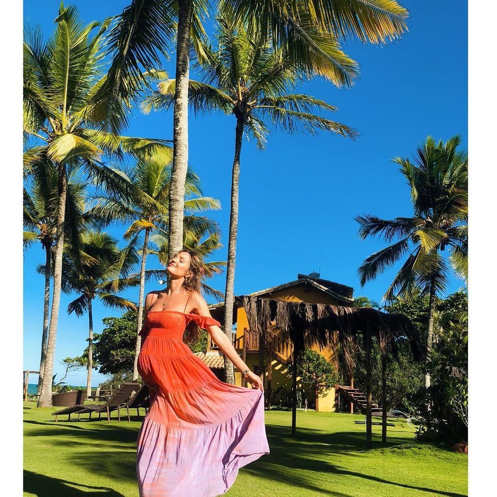 Φωτογραφίζεται στον 8ο μήνα της εγκυμοσύνης της και τρελαίνει το διαδίκτυο (pic)