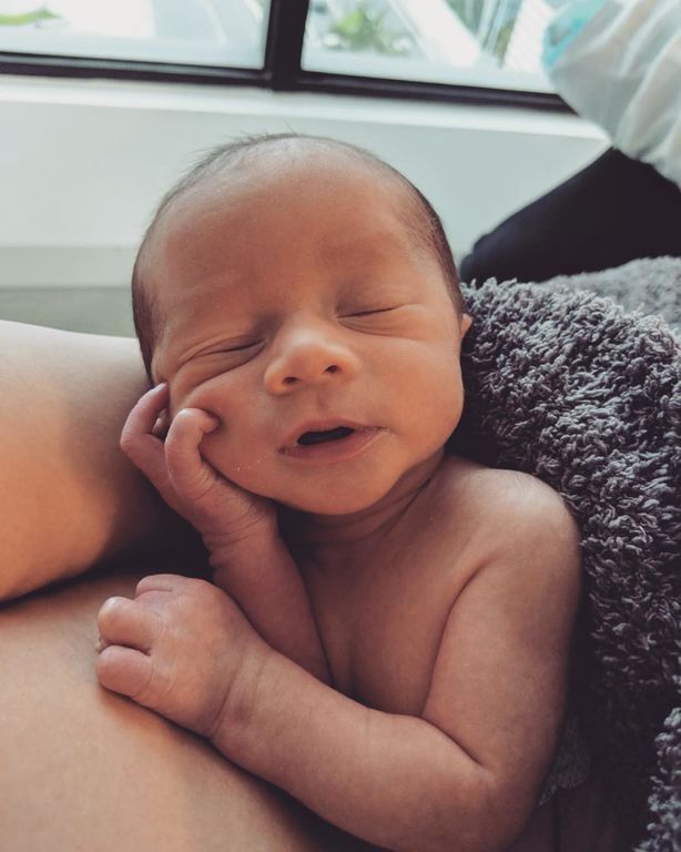 Σαν σήμερα θα γεννούσε τον γιο της... Όμως, ήρθε νωρίτερα και είναι αξιολάτρευτος (pic)