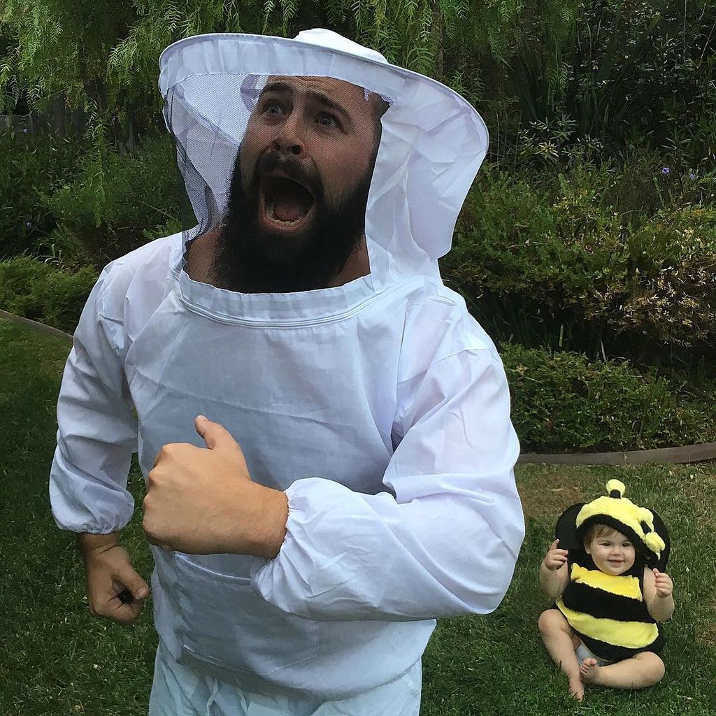  Γνωρίστε τον πιο αστείο μπαμπά με την κόρη του, που κάνουν θραύση στο Instagram με τις πόζες τους