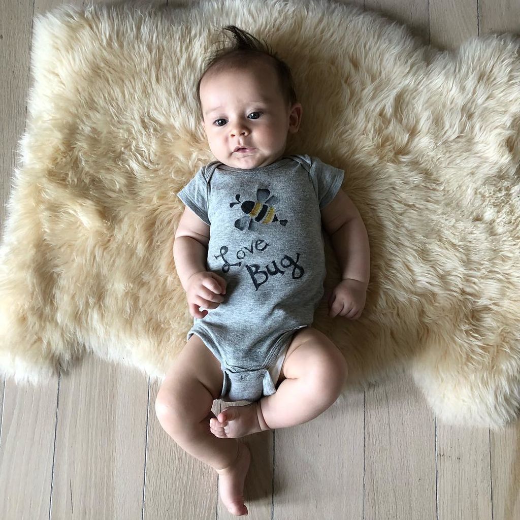 Γνωστή τραγουδίστρια ανέβασε την πιο όμορφη φωτογραφία με το γιο της ( pics)