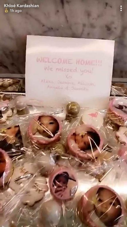 Η Khloe Kardashian επέστρεψε σπίτι της και το πάρτι της υποδοχής μας πήρε το μυαλό (pics)
