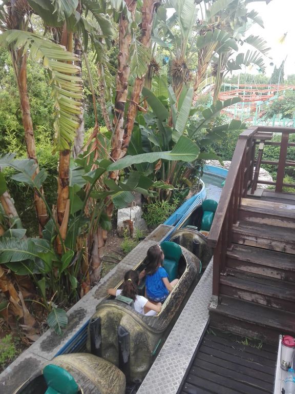 Ώρα για διακοπές μαζί με τον Ντρακ και τη Μέιβις