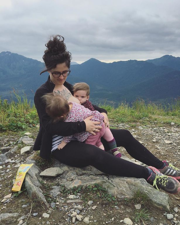 Φωτογραφίες που δείχνουν ότι οι θηλάζουσες μαμάδες δεν λογαριάζουν την αρνητική κριτική