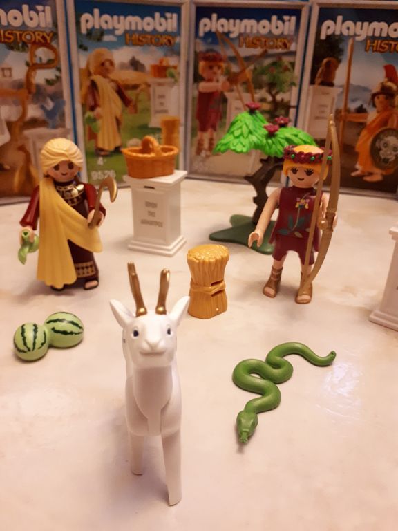 Έξι θεοί, κατέβηκαν από τον Όλυμπο και έφτασαν στα χέρια μας