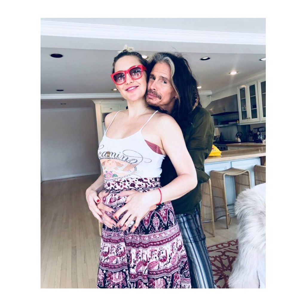 Kate Hundson: Η εγκυμοσύνη της πάει πολύ - Δείτε τις ωραιότερες φωτογραφίες της