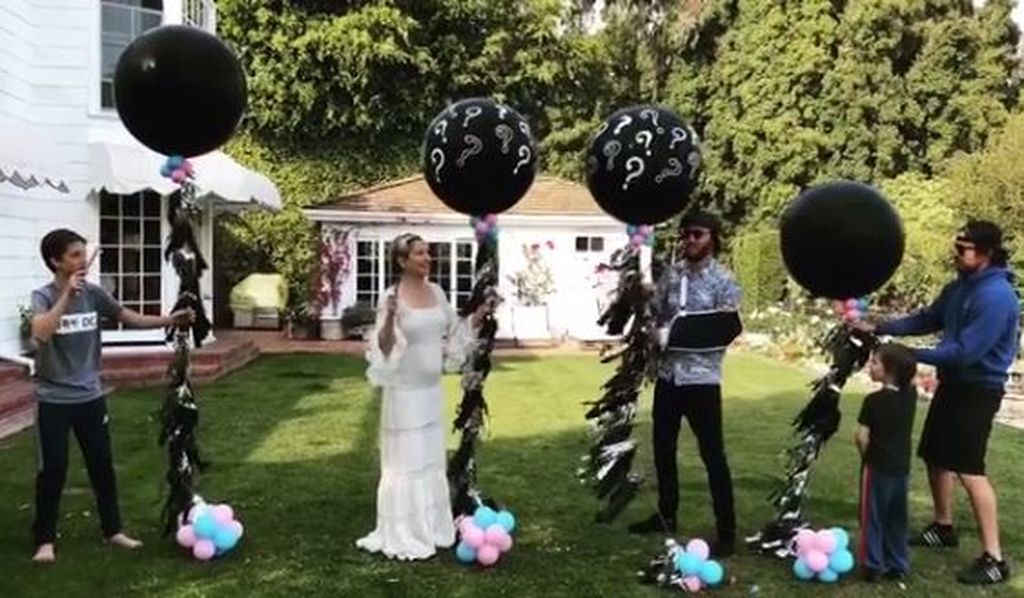 Kate Hundson: Η εγκυμοσύνη της πάει πολύ - Δείτε τις ωραιότερες φωτογραφίες της