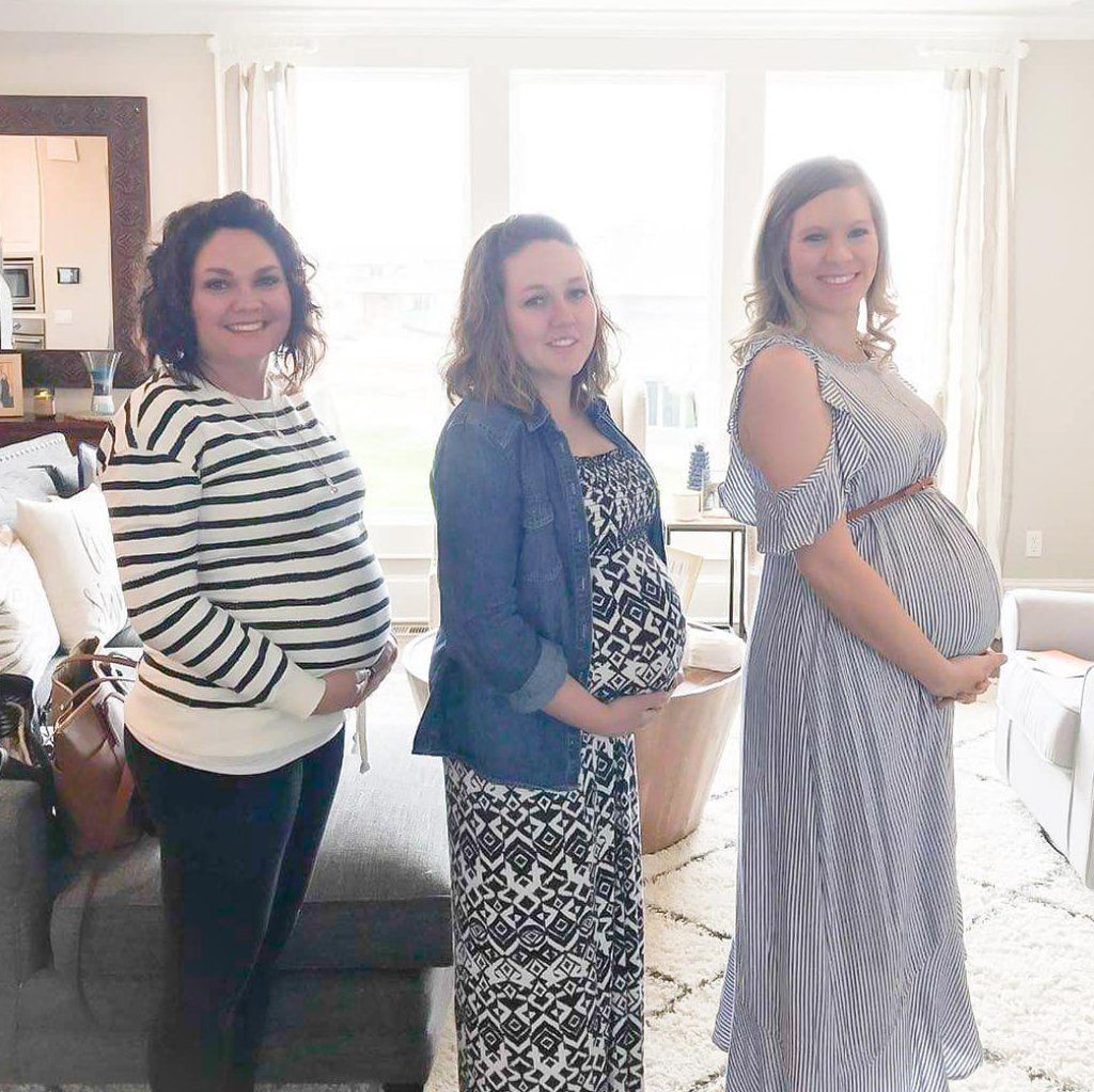 Οι πιο ωραίες φωτογραφίες αδελφών με φουσκωμένες κοιλίτσες είναι αυτές (pics) 