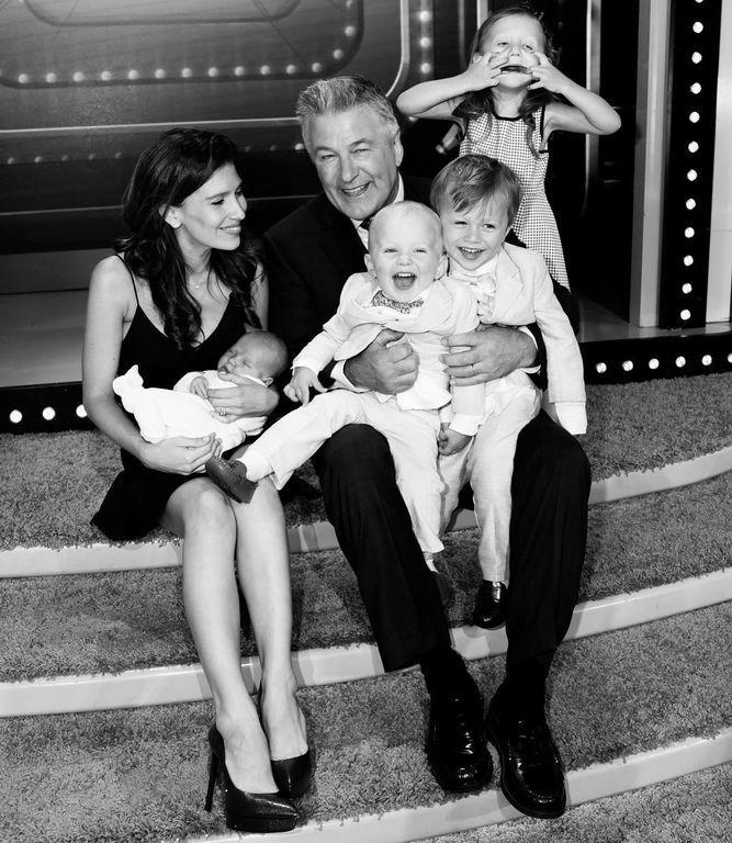 Μας δείχνει το σώμα της 6 εβδομάδες μετά τη γέννηση του γιου της (vid)