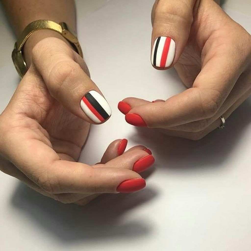 Κόκκινα νύχια: Απίθανες ιδέες για ένα ξεχωριστό καλοκαιρινό μανικιούρ