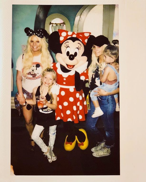 Jessica Simpson: Οι οικογενειακές φωτογραφίες και γιατί σχολιάζονται αρνητικά