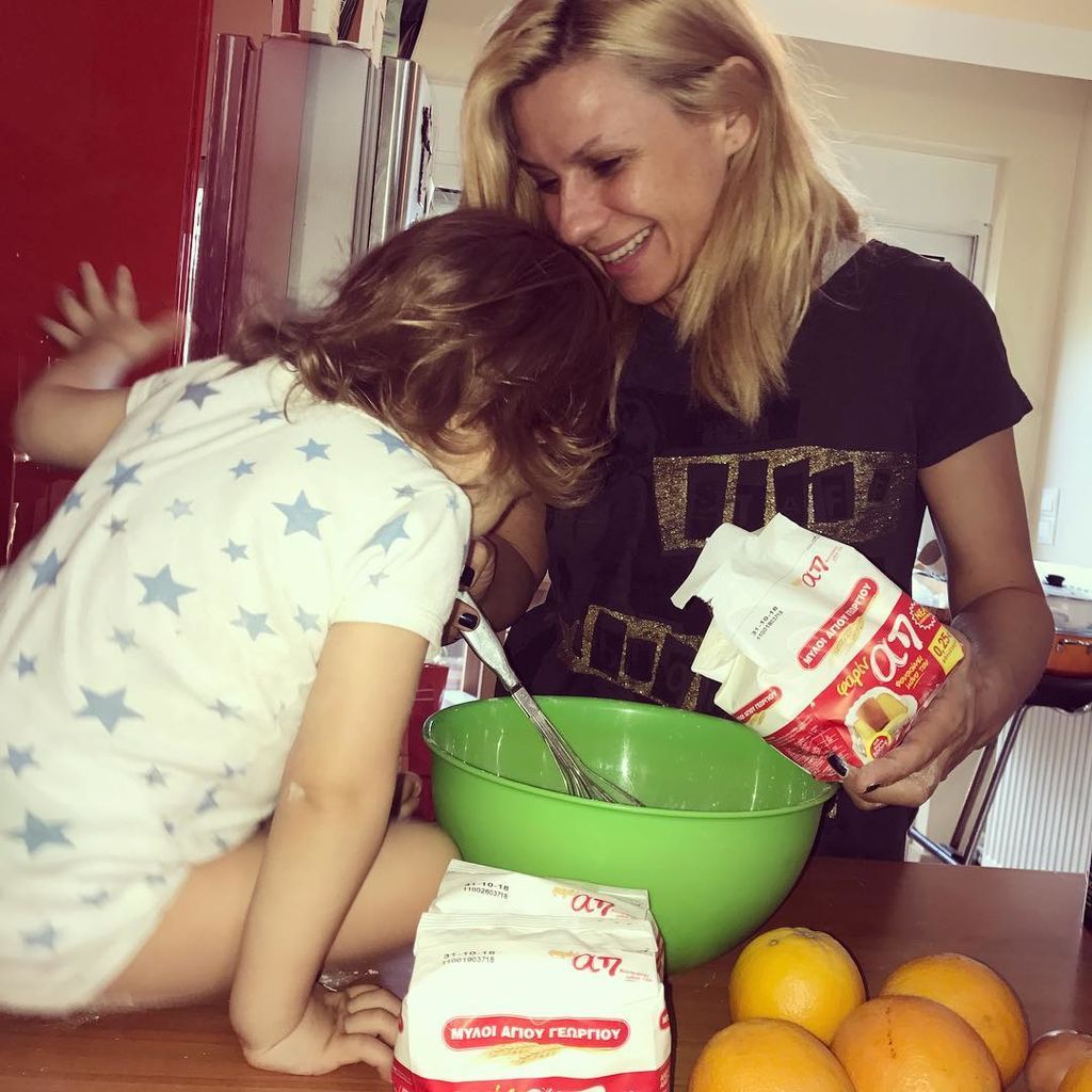 Κατερίνα Καραβάτου: Η πολύχρωμη ζωγραφιά της κόρης της που ενθουσίασε τους θαυμαστές της 