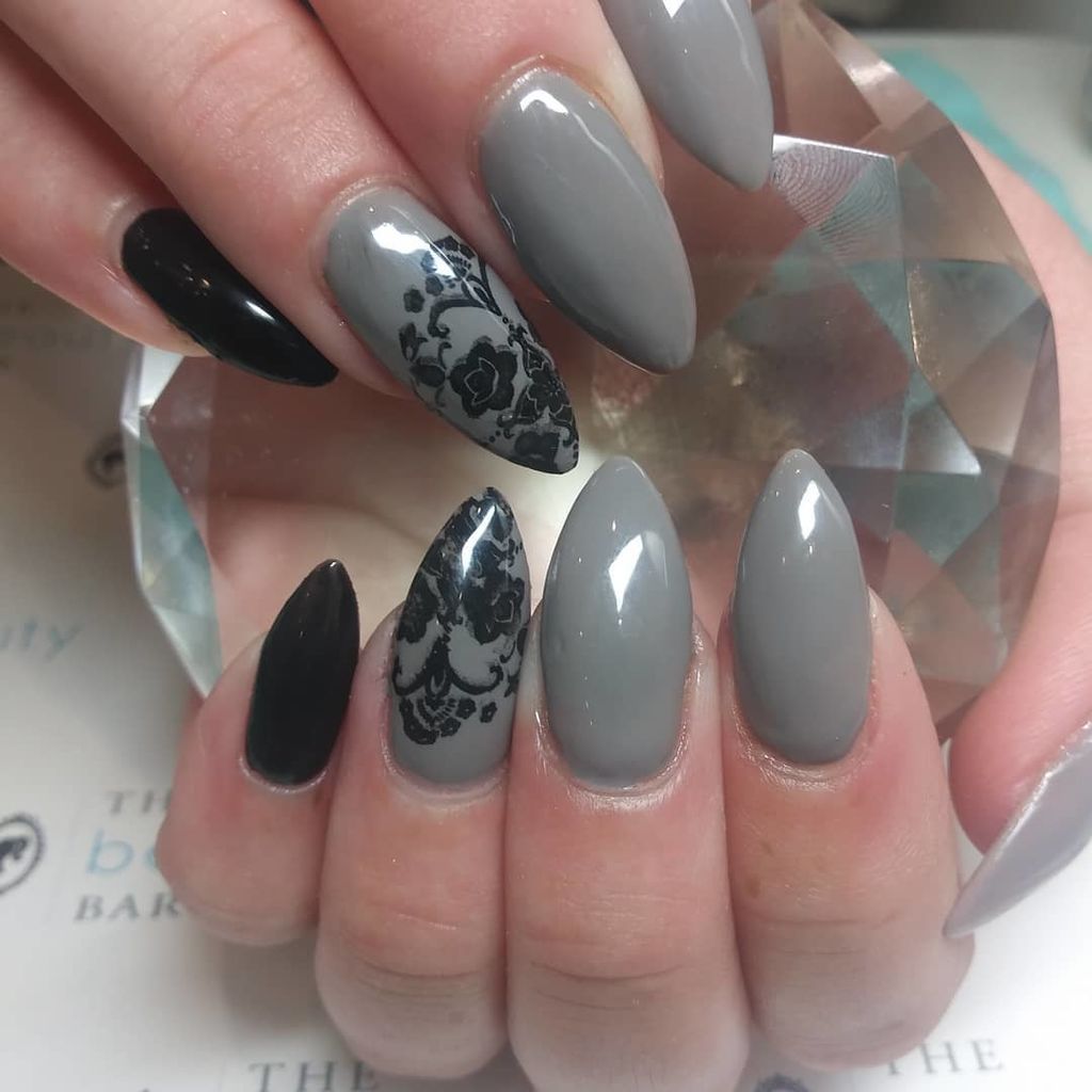 Γκρι νύχια και το καλοκαίρι: Υπέροχες ιδέες για να ξεχωρίσετε