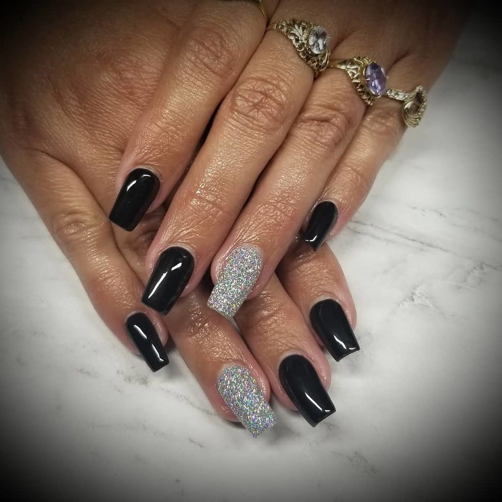 Μαύρα νύχια και το καλοκαίρι! Απίθανες ιδέες για να ξεχωρίσετε