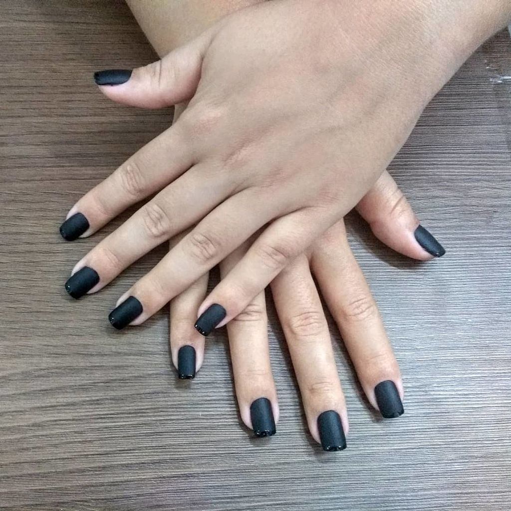 Μαύρα νύχια και το καλοκαίρι! Απίθανες ιδέες για να ξεχωρίσετε