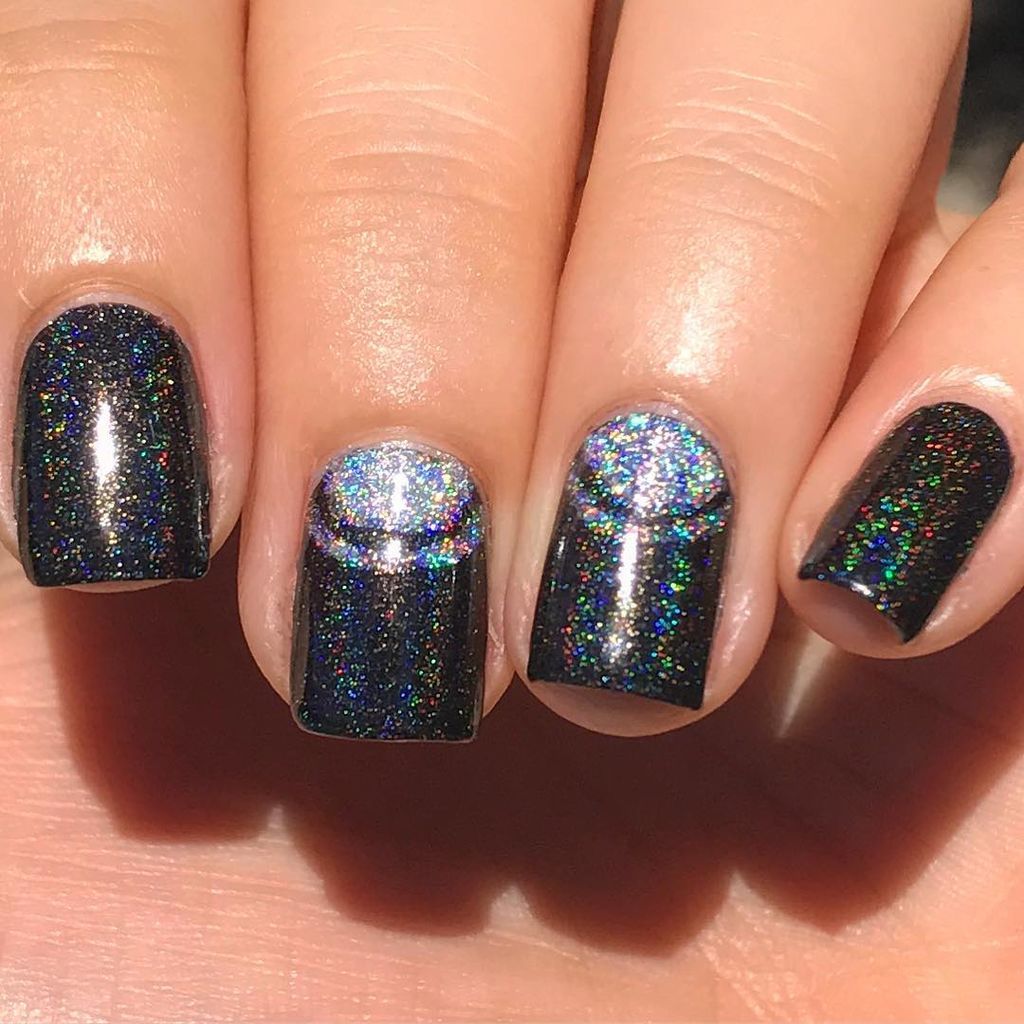 Μαύρα νύχια και το καλοκαίρι! Απίθανες ιδέες για να ξεχωρίσετε