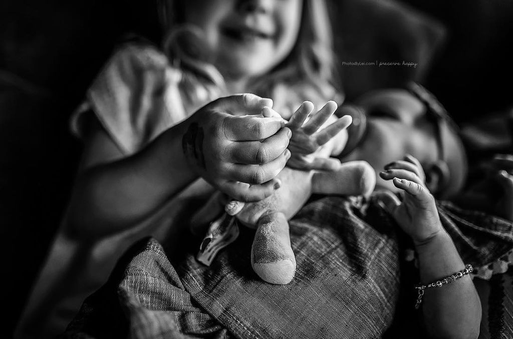 Παιδιά γνωρίζουν για πρώτη φορά τα νεογέννητα αδερφάκια τους (pics)